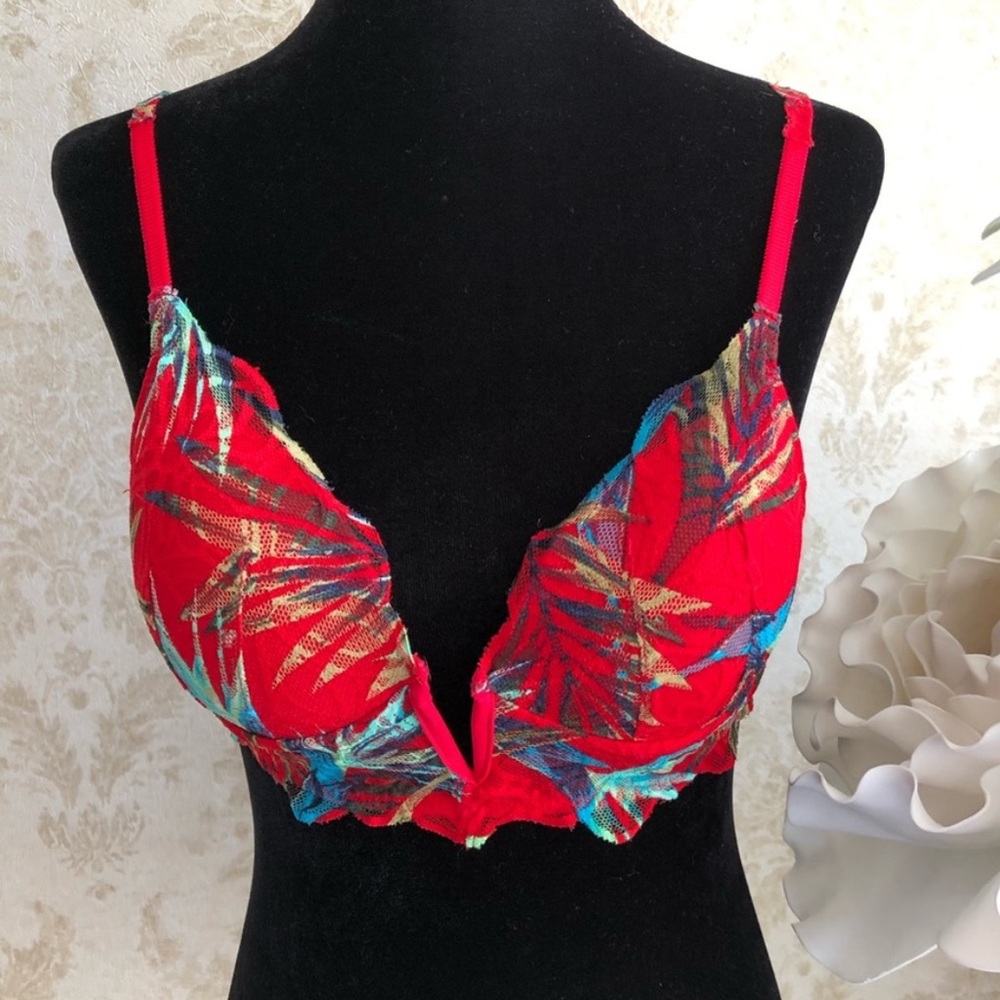 Pink Victoria’s Secret date push up bra